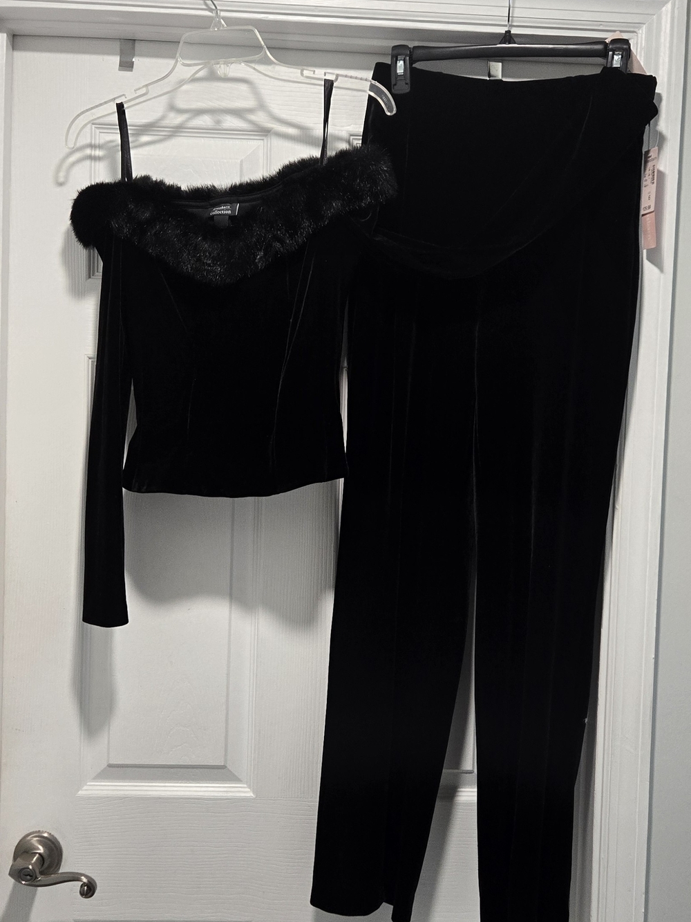 Dress Barn Black Velvet Faux-Fur Trim Two-Piece Evening or Holiday Pant Suit